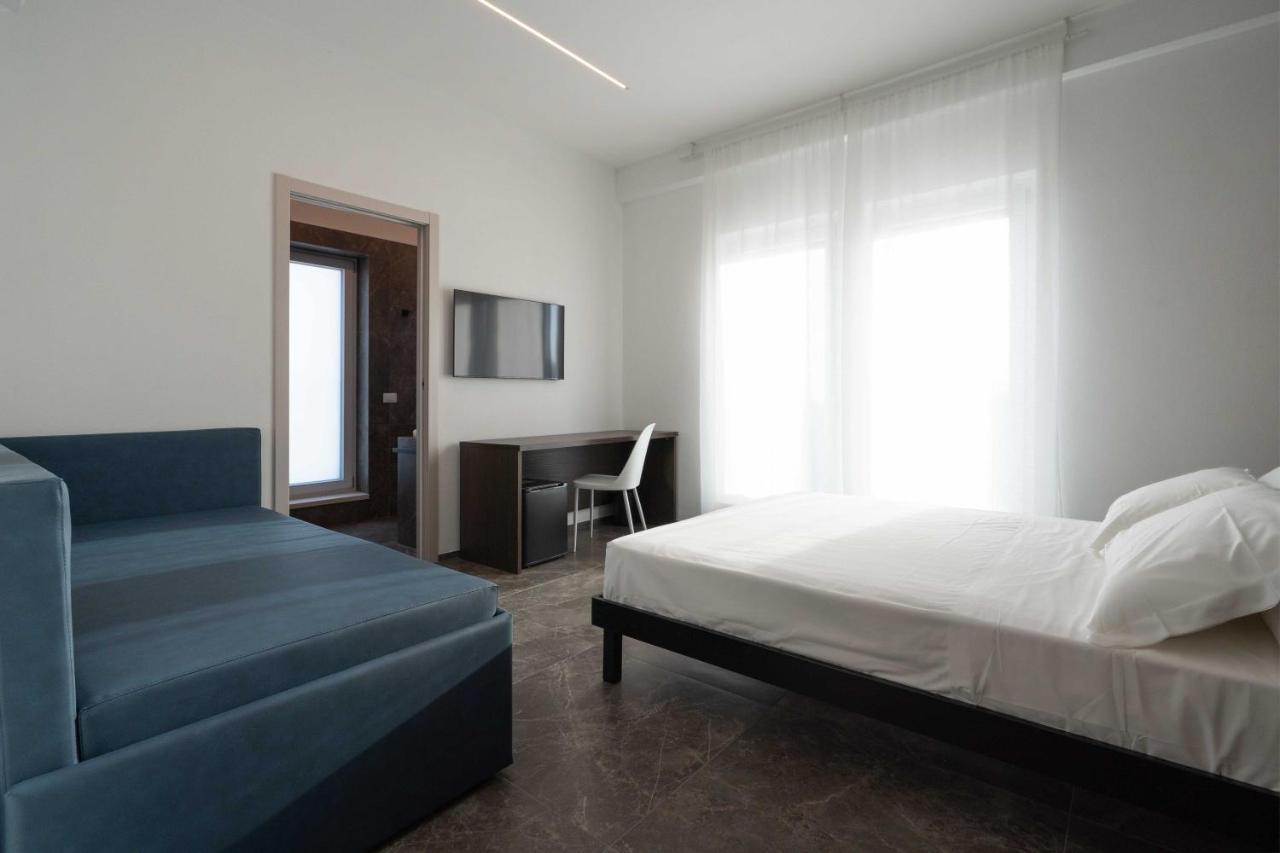 Hotel Mhami プルサーノ エクステリア 写真